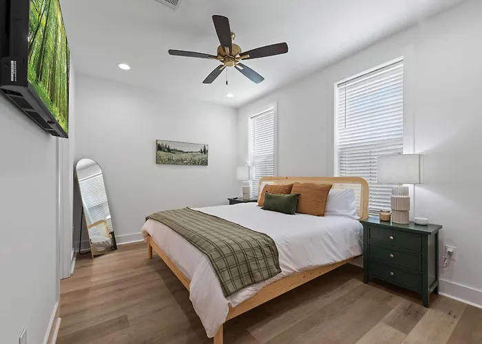 New Luxury - King - Location - Premier Host Holiday home