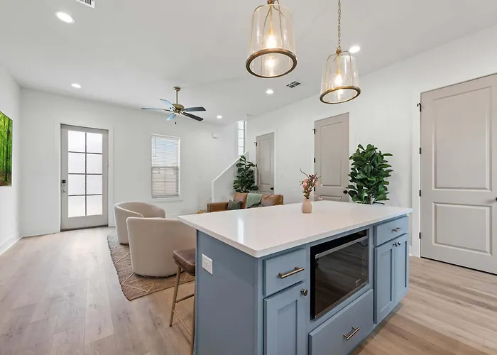 New Luxury - King - Location - Premier Host *