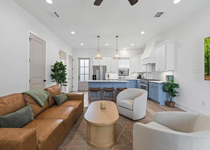 New Luxury - King - Location - Premier Host * Lafayette