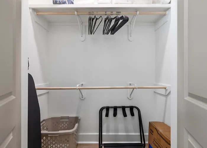 New Luxury - King - Location - Premier Host Holiday home