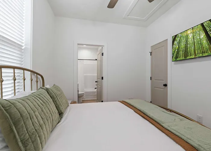 New Luxury - King - Location - Premier Host
