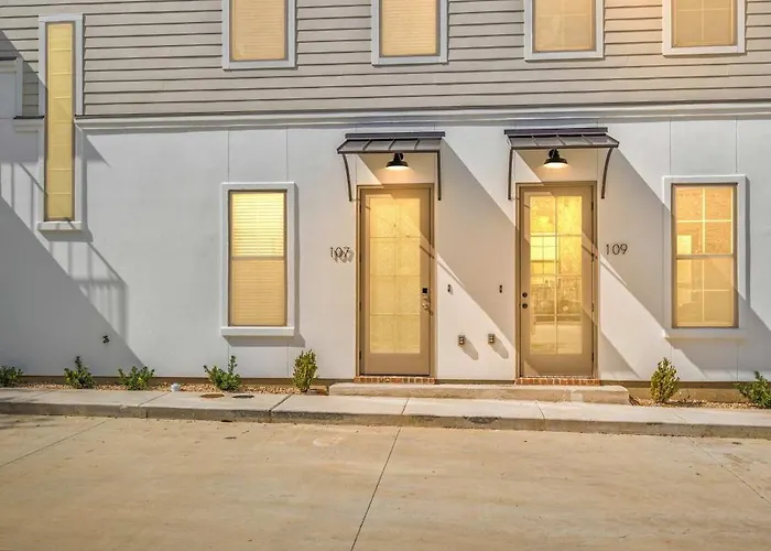 New Luxury - King - Location - Premier Host