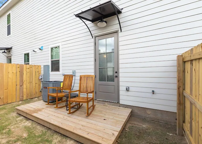 New Luxury - King - Location - Premier Host