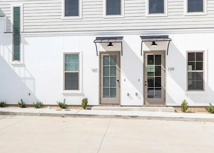 New Luxury - King - Location - Premier Host * Lafayette